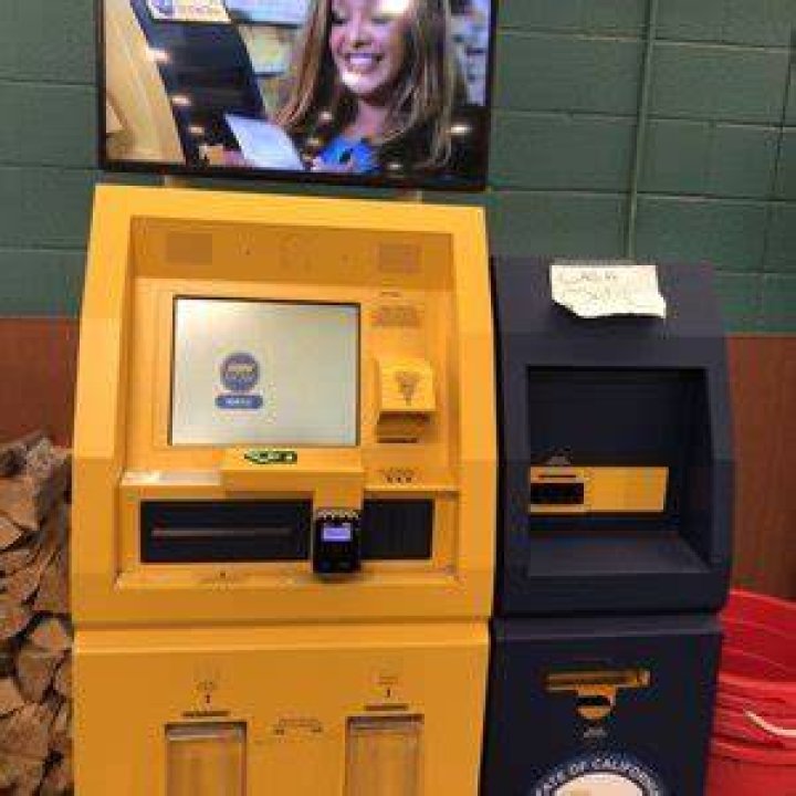 Can you pay cash at DMV kiosk?