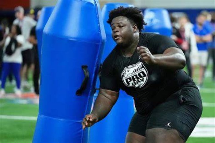 Dez Watson Height Weight: How Tall Is He?