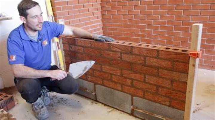 Do masons lay bricks?