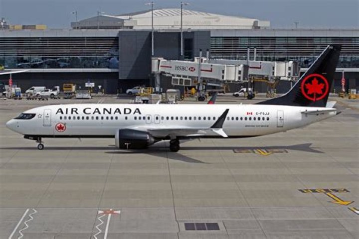 Does Air Canada have Boeing 737 MAX 8?