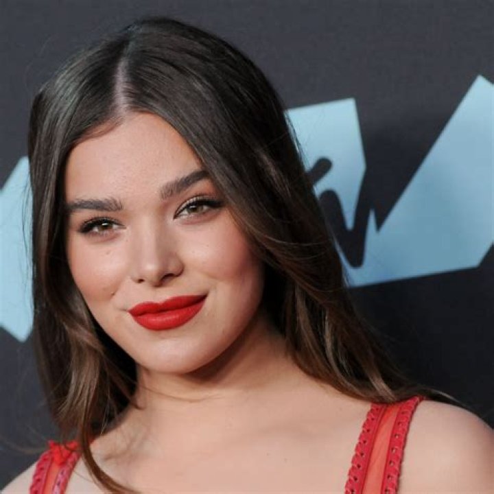 Hailee Steinfeld (Actress) Wiki, Bio, Age, Height, Weight, Measurements, Affair, Dating, Career, Facts