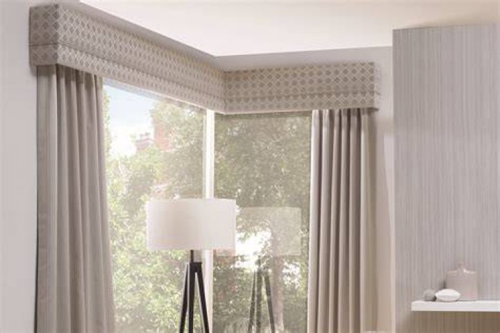 How do you cover a window pelmet?