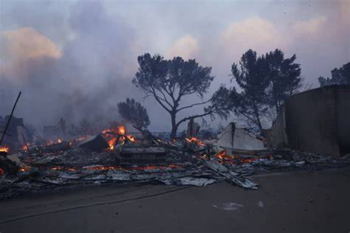 How many homes destroyed California Wildfires 2018?