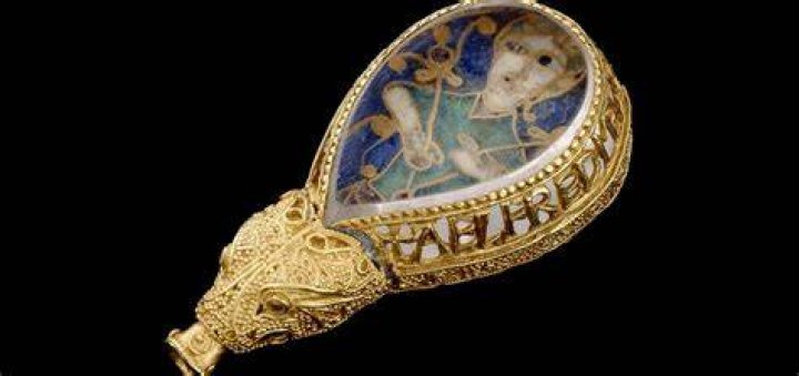 Who found the Alfred Jewel?